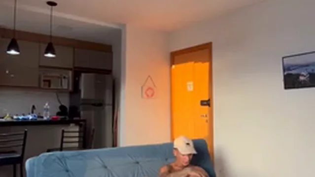 Isadora Fodendo Algemada no Sofá