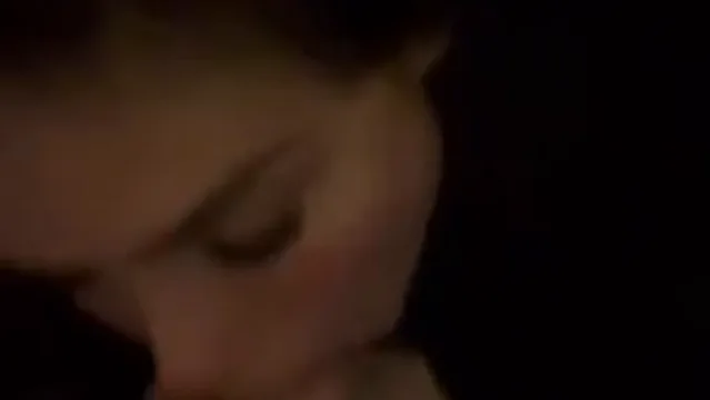 Anny Alves Mamando o Amiguinho Novo