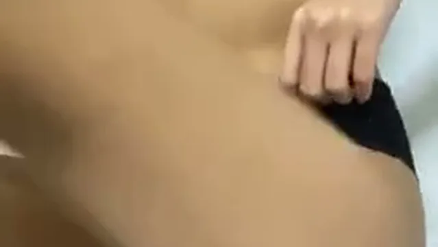 Asia Fodendo no Brinquedo e no Cuzinho Apertado
