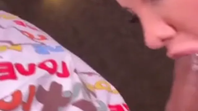 Victoria levando leitinho da rola do anão Pistolinha