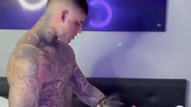 Juh alves mamando e quicando na pica do Novinho tatuado